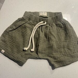 Bacabuche Kids Gauze Oversized Shorts in Fawn 6-12 months